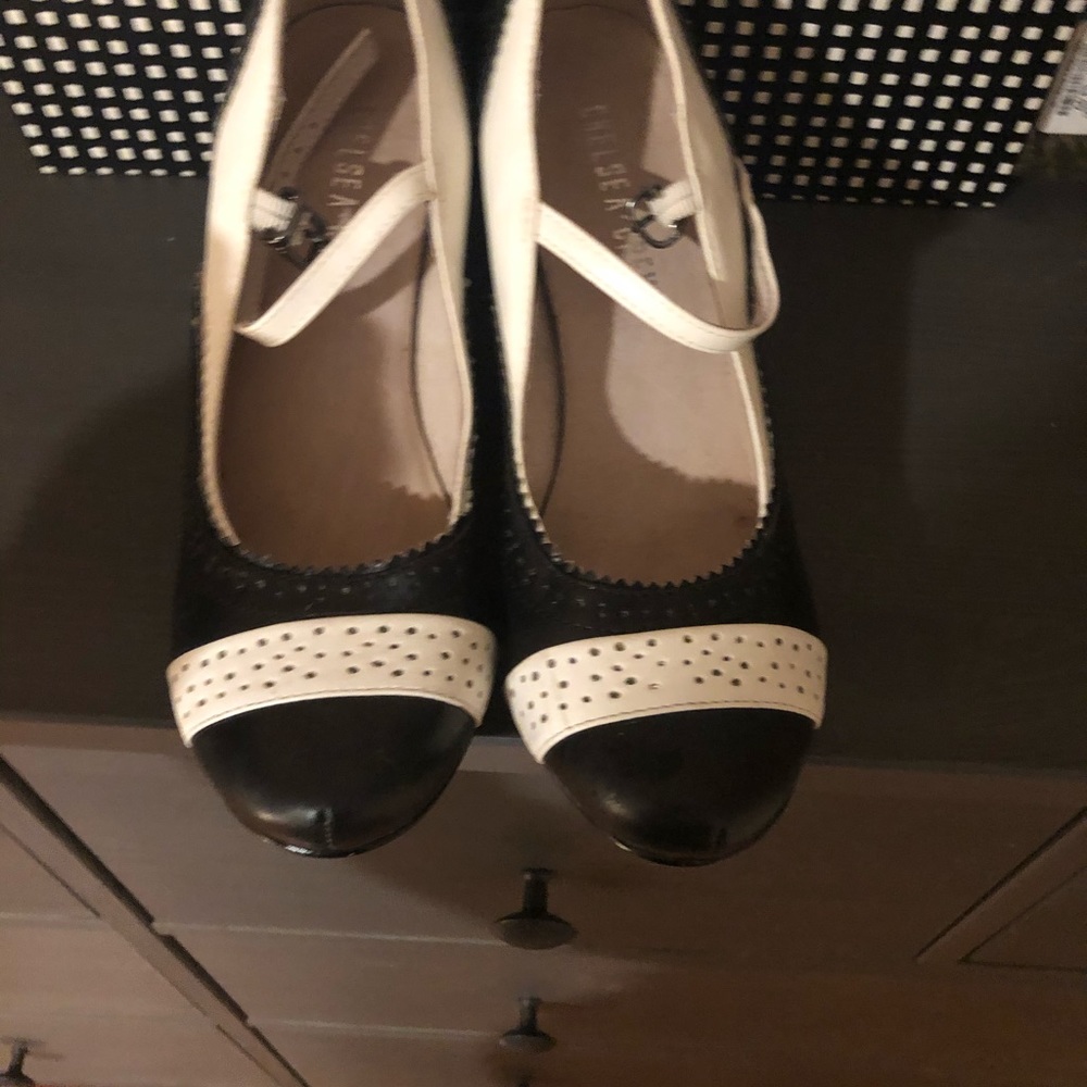 Chelsea crew black and white wing tip shoes